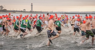 Op de Nieuwjaarsduik een frisse start van het nieuwe jaar - Hellevoetsluis/NL