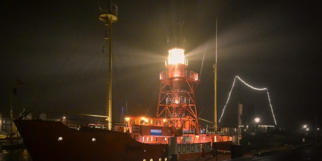 Lichtschip 12 Noord Hinder - vol in het licht - Hellevoetslsuis/NL