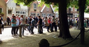 2013-05 Bijna Zomerse sfeer op de Paardenmarkt (Heenvliet)