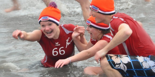 Nieuwjaarsduik in Hellevoetsluis